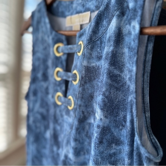 Michael Kors midi length dress in a stretch knit, popover style, sleeveless - Picture 4 of 15